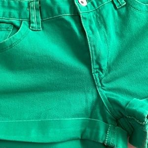 Armani Exchmge   ( AX) spring green cuff short shorts ♥️♥️